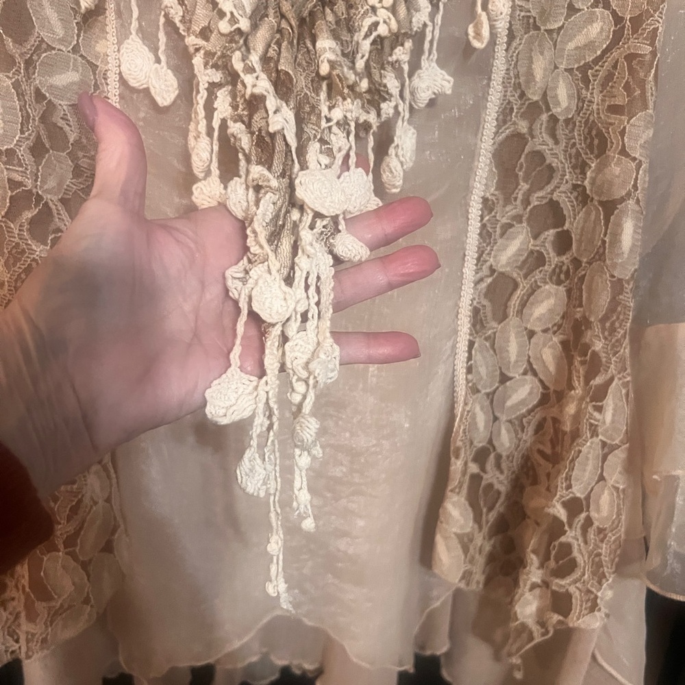 Elegant Cream Lace Women Top - Picture 13 of 16